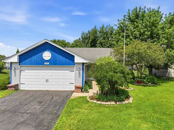 592 Bluff St, Carol Stream, IL 60188