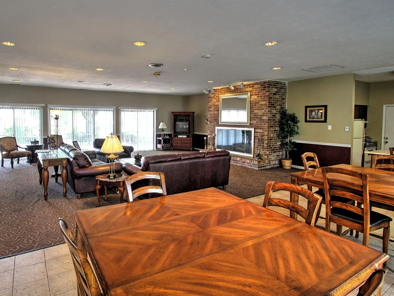 Carriage House Apartments — Photo 4