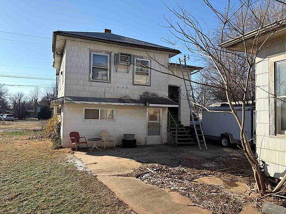 5th image of 1417 E Broadway Ave