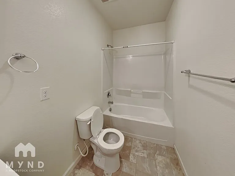 14320 Loyola Dr — Photo 20