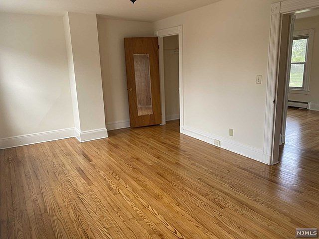 2nd image of 130 Livingston Ave #2