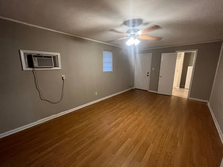 812 Robin Hood Trl — Photo 8