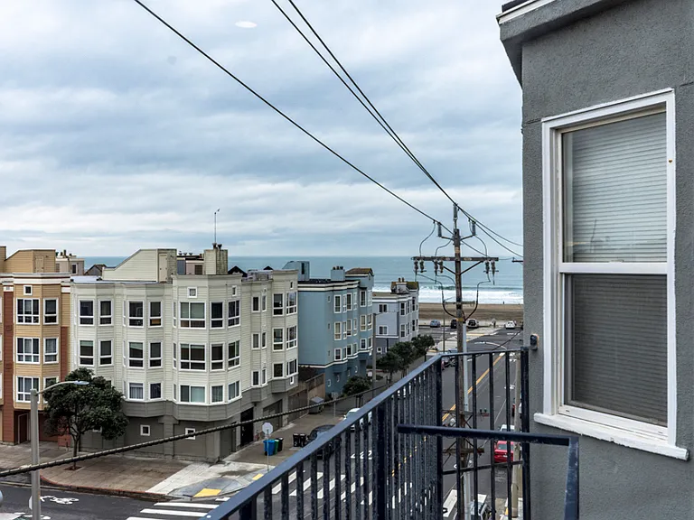 4748 Balboa St #302 — Photo 8
