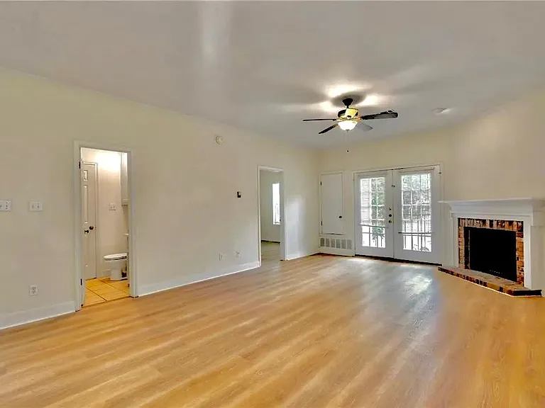 2100 San Gabriel St #201 — Photo 3
