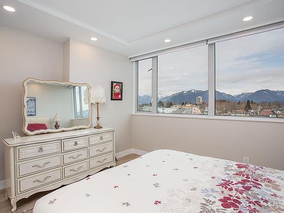2nd image of 3920 Hastings St #905
