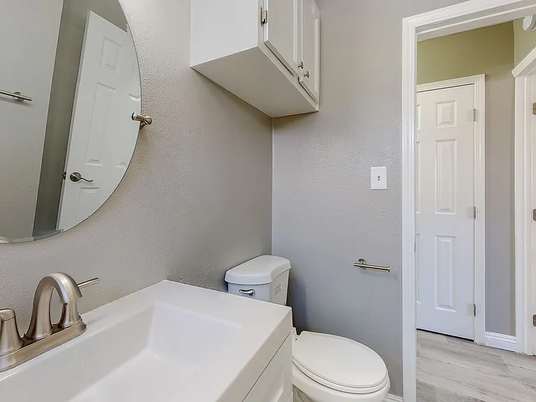 1818 N Kingsley Dr — Photo 49