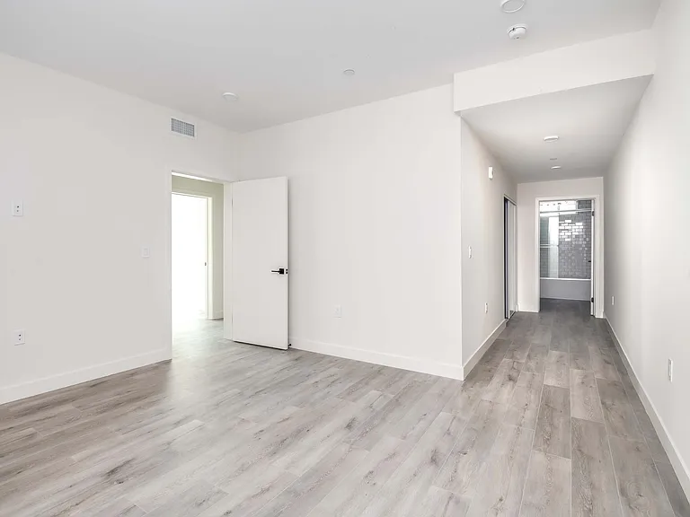 6120 Woodman Ave #102 — Photo 21