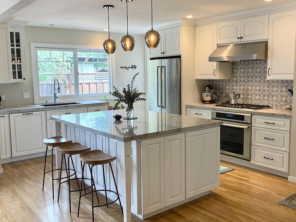 1st image of 350 Roble Ave