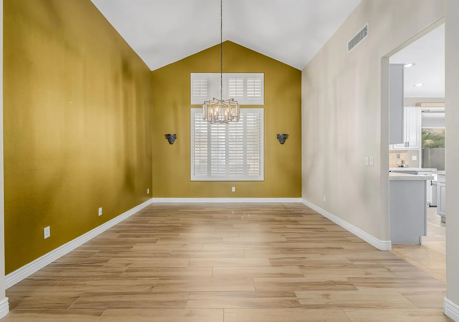 5 bed, 2599 sqft, $6,800 — Photo 4