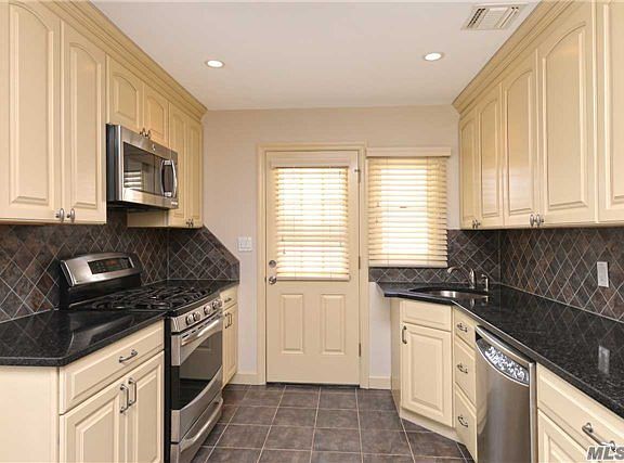 4th image of 34 Andover Ln