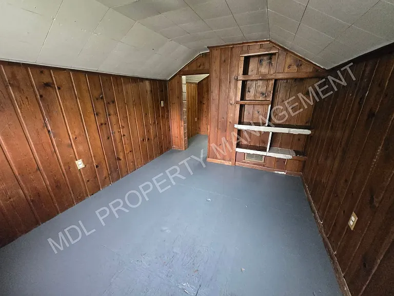 1402 Cass St — Photo 11