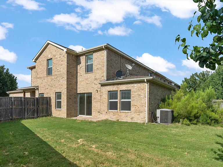 5924 Lost Valley Dr — Photo 3