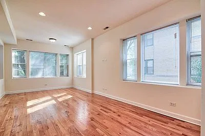 3346 W Wilson Ave Photo 1