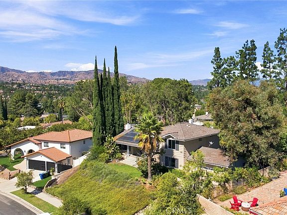 4th image of 10640 Sylvia Ave