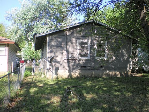 3rd image of 813 S Vaden St