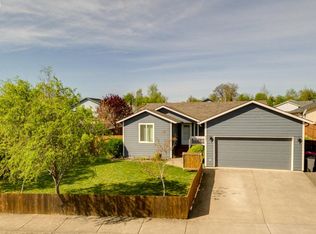 665 N 1st St, Carlton, OR 97111