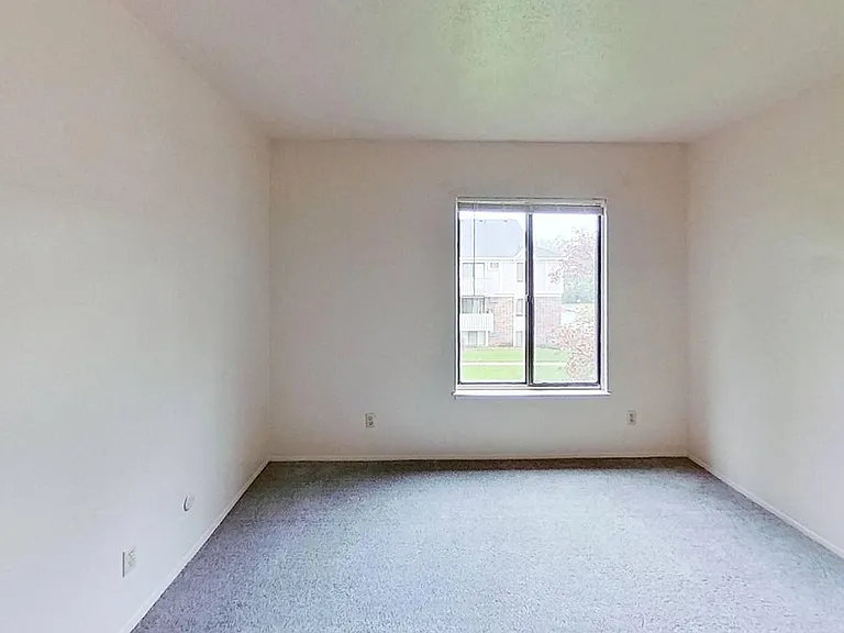 Briarwood Apartments — Photo 16