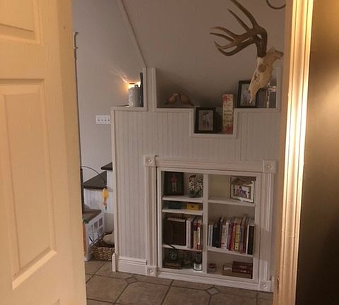 Stair nook bookshelf