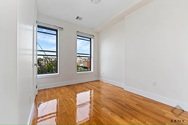 Rented by ERNY LLC | media 22