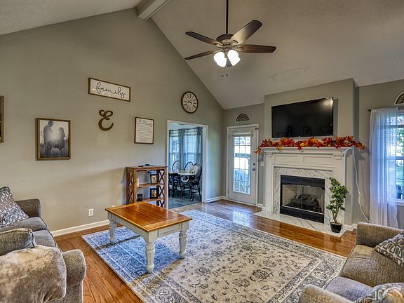 5th image of 100 Magnolia Dr