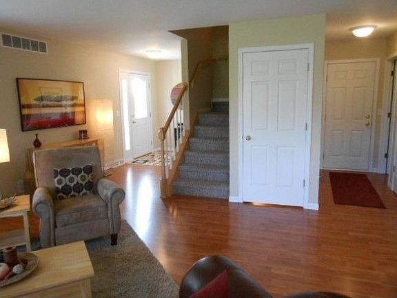 3rd image of 102 Club House Dr Unit 1