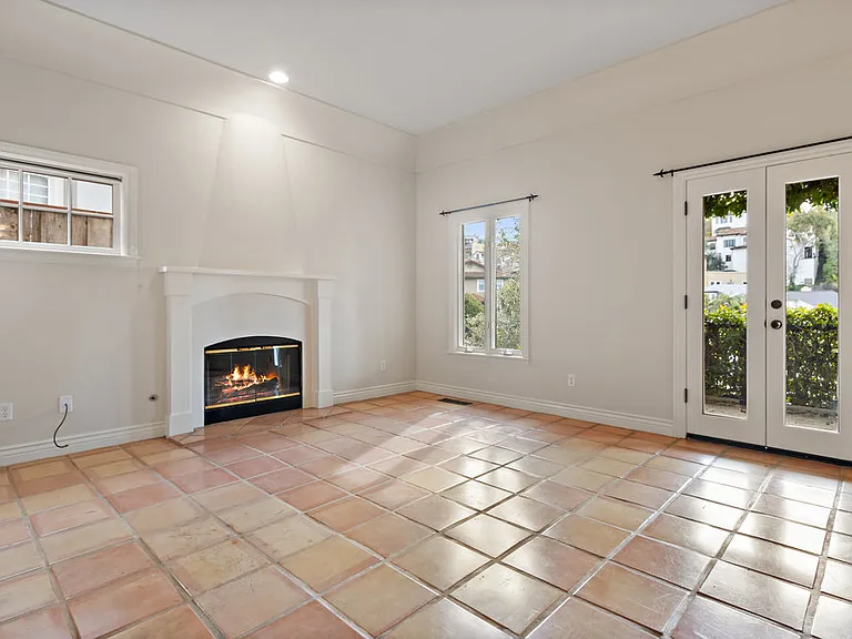 6362 Broadway Ter — Photo 9