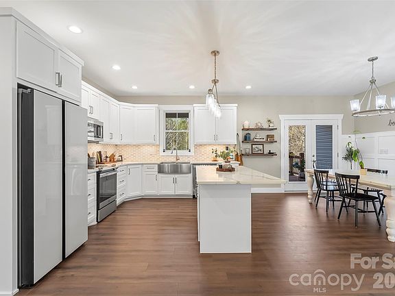 4th image of 126 Doe Path Cir