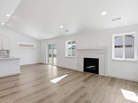 2nd image of 11099 Claremont St #11/12