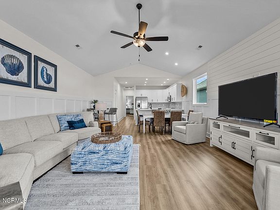 4th image of 415 N New River Drive