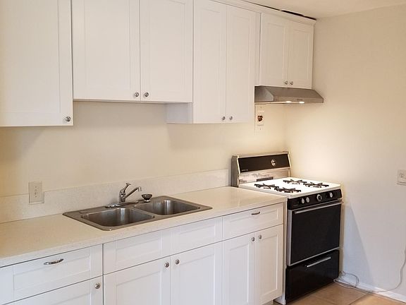 3rd image of 505 N Marengo Ave APT 5