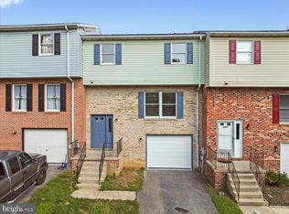 1448 Hollywell Ave, Chambersburg, PA 17201