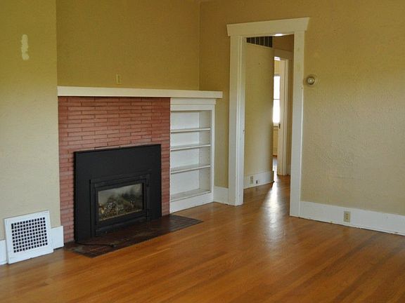 4th image of 3415 Tacoma Ave S
