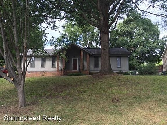 3rd image of 920 Country Place Dr