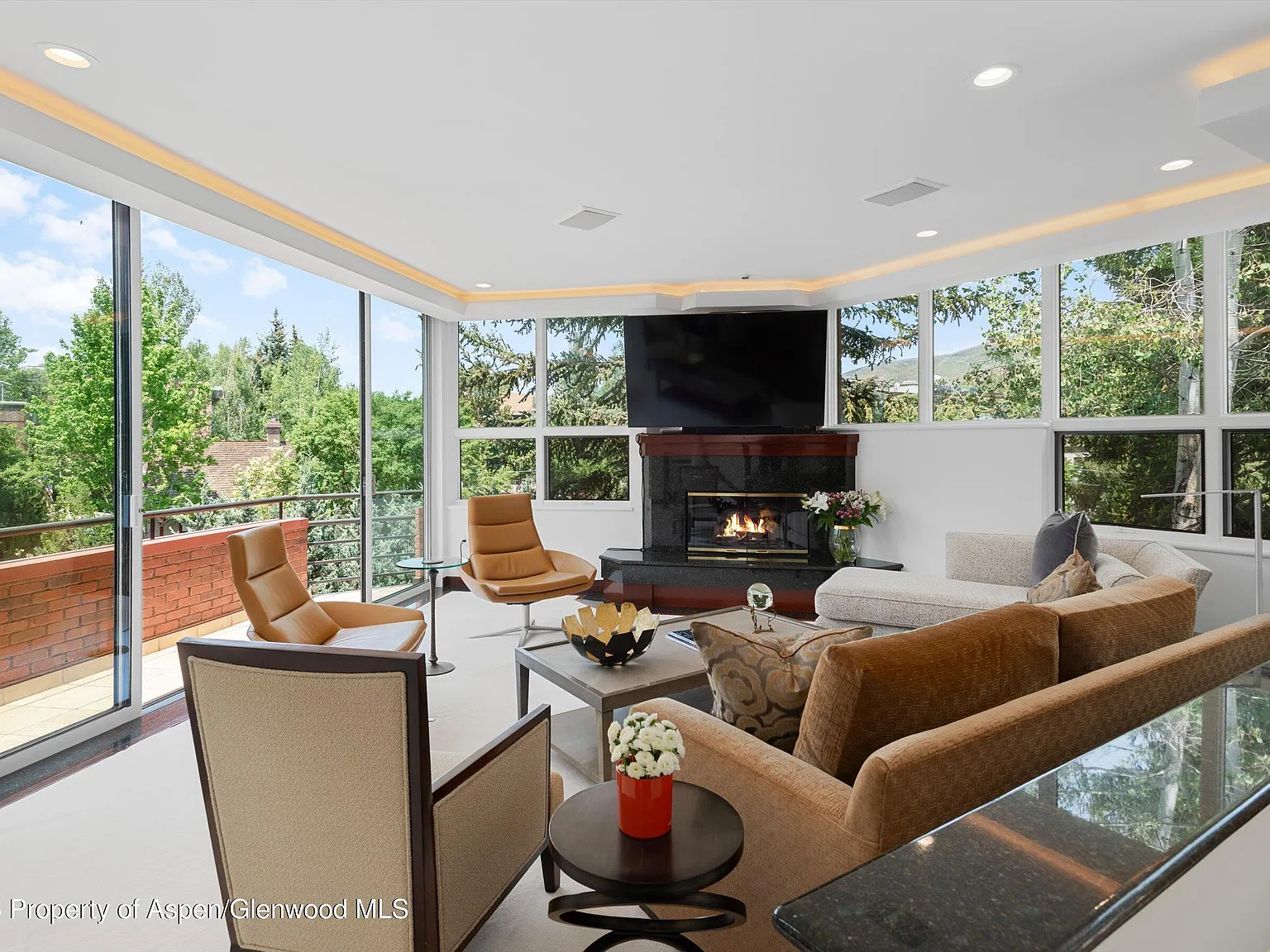 3 bed, 3.5 bath, 2440 sqft, $60,000 — Photo 2