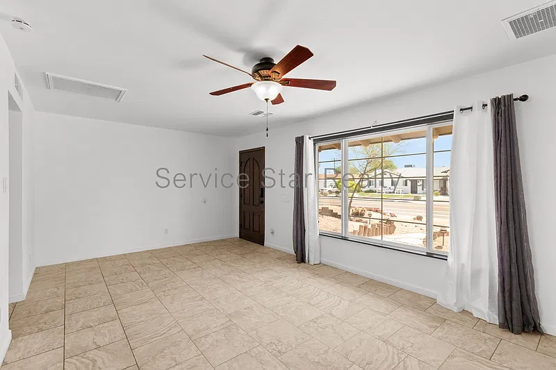 3 bed, 2.0 bath, 2128 sqft, $3,295 — Photo 4