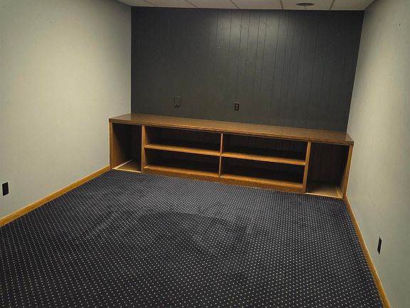 4th image of 111 N Hall St