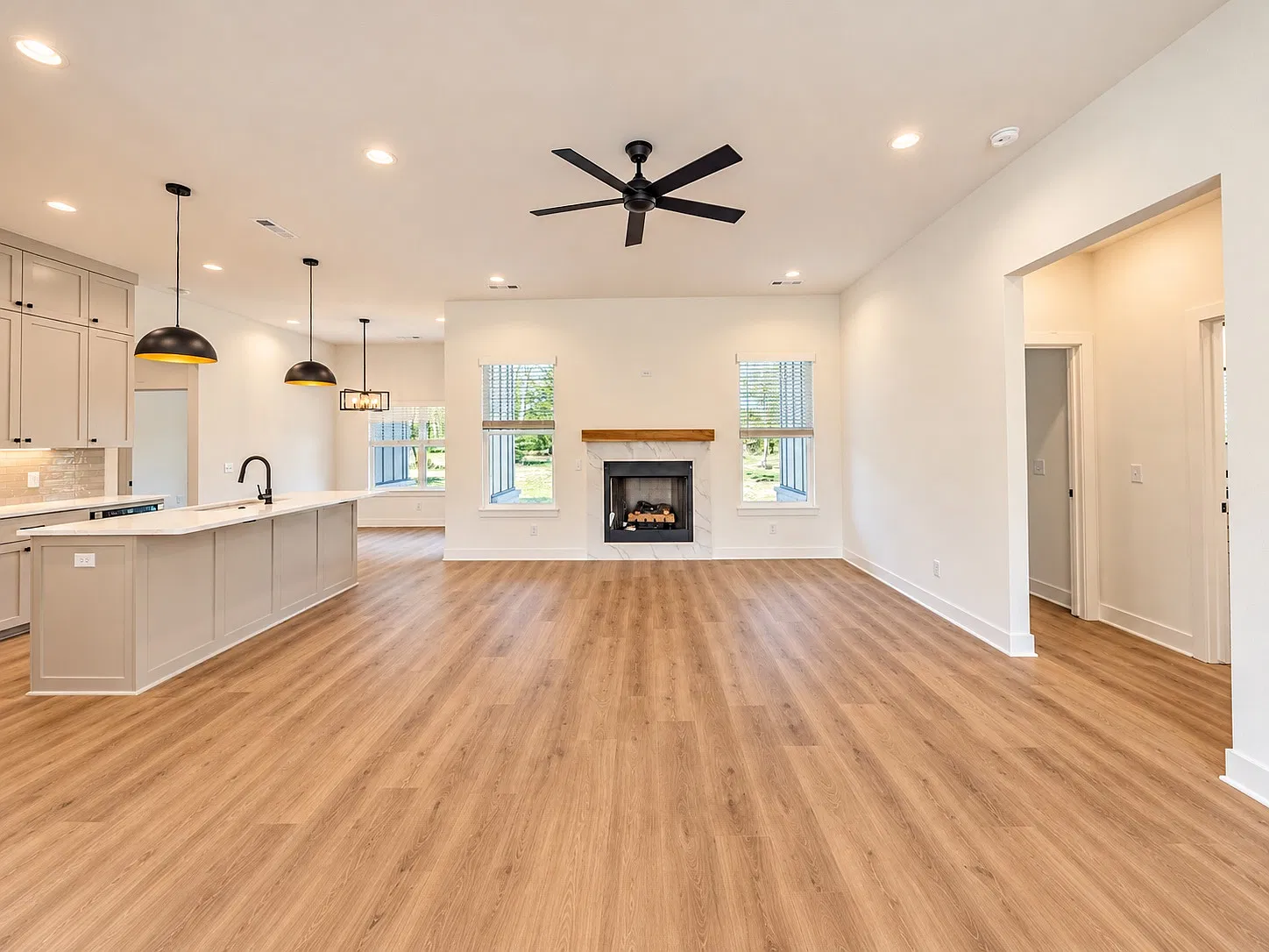 4 bed, 2515 sqft, $3,000 — Photo 2