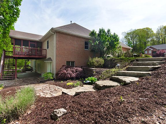 5th image of 413 Westchester