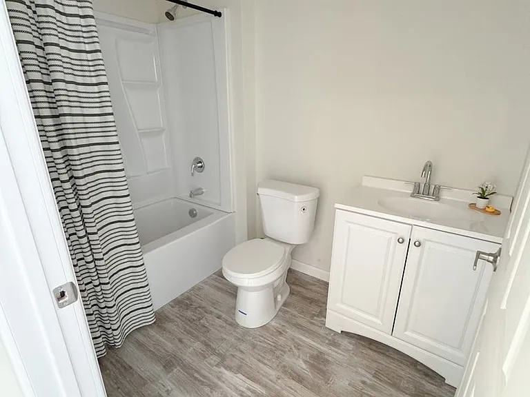 Pine Street Apartments — Photo 22