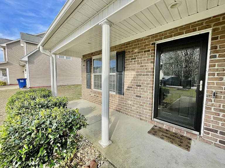 219 Bennington Dr — Photo 4