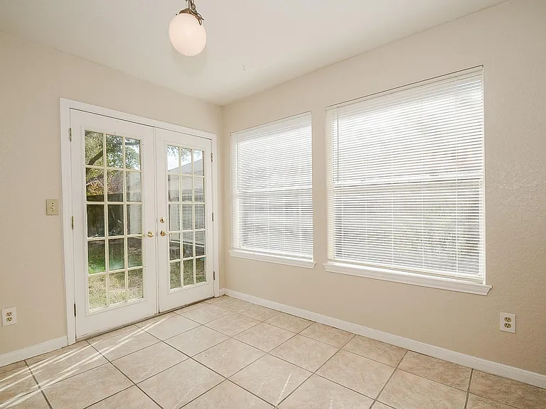1722 Foxlake Dr — Photo 12