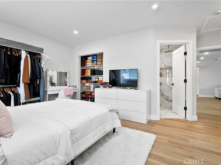 10345 Blucher Ave — Photo 17