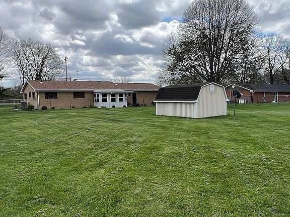 2nd image of 9480 Country Club Rd