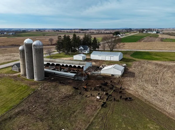 9714 County Road G, Darlington, WI 53530