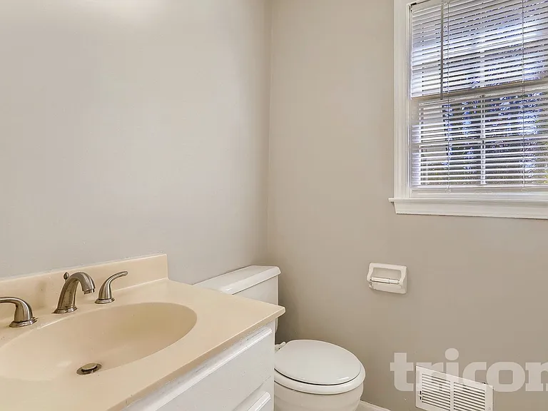 4809 Glenwhite Dr — Photo 9