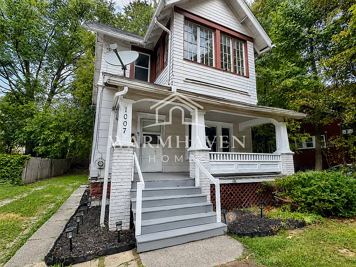 1007 Delia Ave