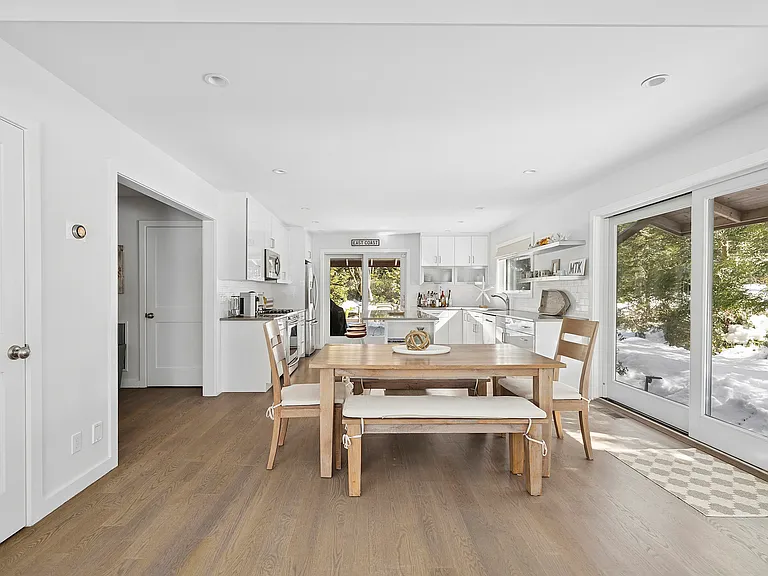 16 Roosevelt Rd — Photo 10