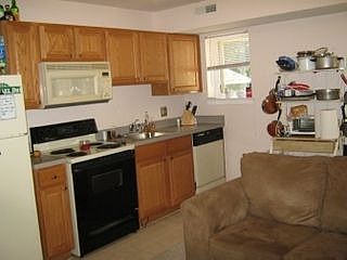 2nd image of 3304 Eastview Ln