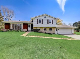 10826 N Pebble Ln, Mequon, WI 53092