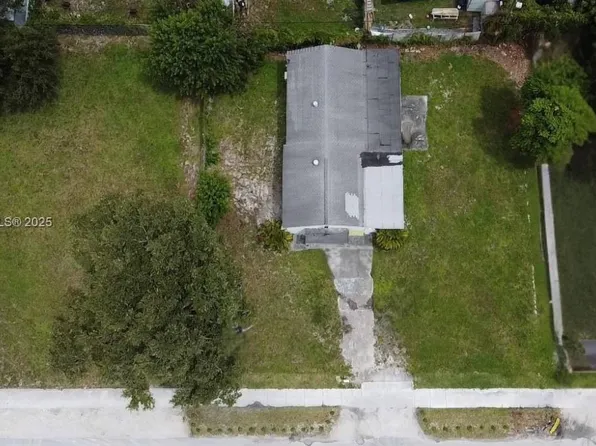 759 NW 73rd St, Miami, FL 33150